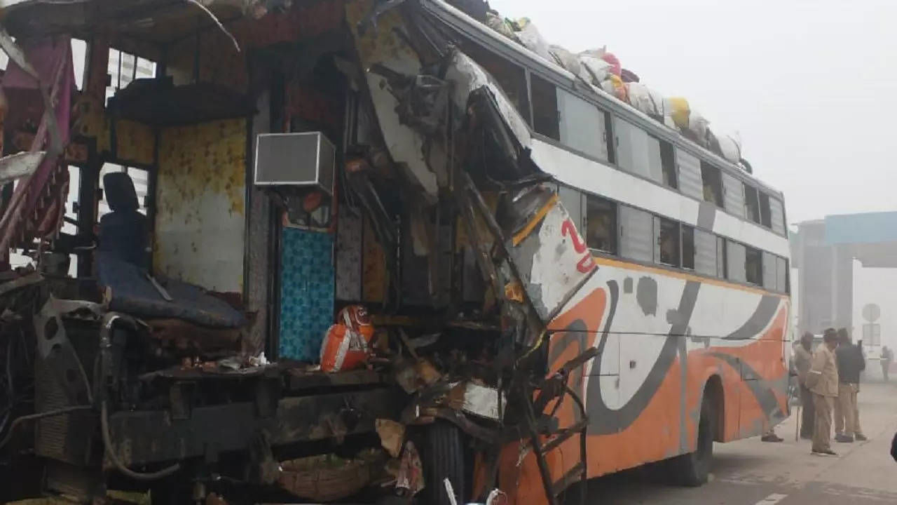 UP: 4 Dead, several injured after a speeding bus rams into stationary truck on Agra-Lucknow expressway