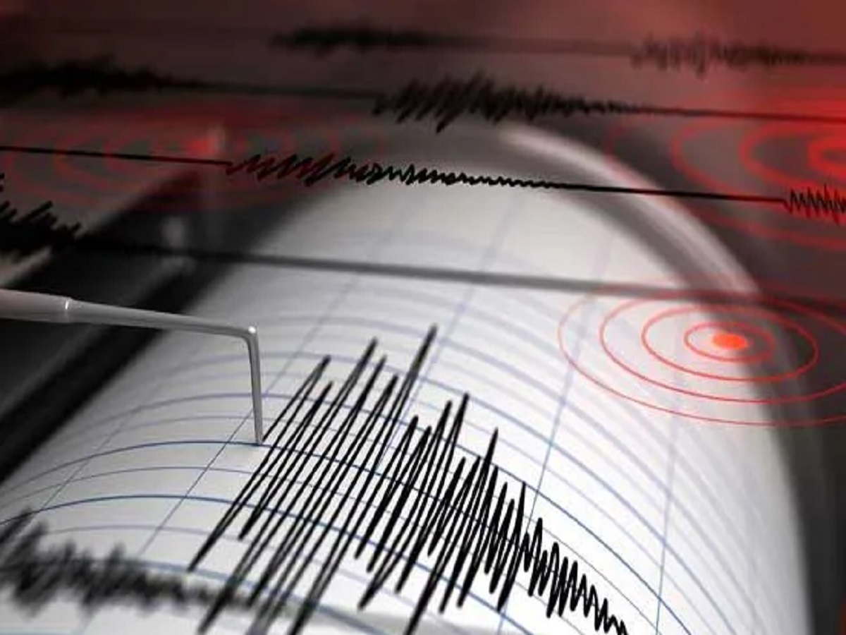 Strong magnitude of 6.2 earthquake shakes Sumatra island of Indonesia