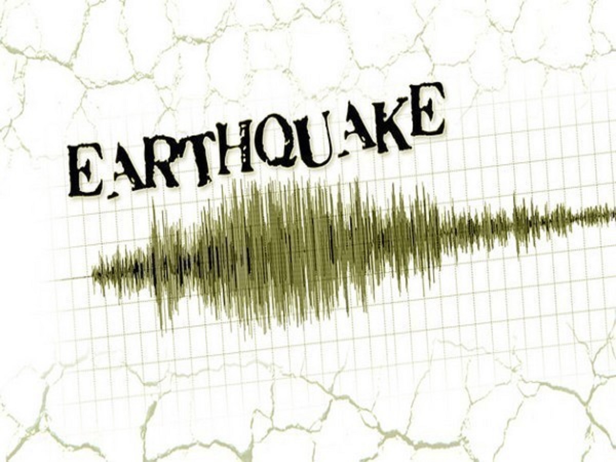 Strong earthquake of 7.7 magnitude hits Indonesia; triggers tsunami warning