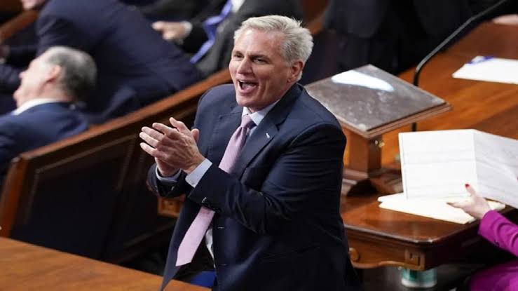 Republican Kevin McCarthy wins with score of 216-212 to become new US House speaker