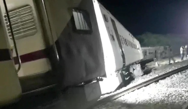 Rajasthan: 8 coaches of Mumbai-Jodhpur Suryanagari Express derail in Pali, no casualties
