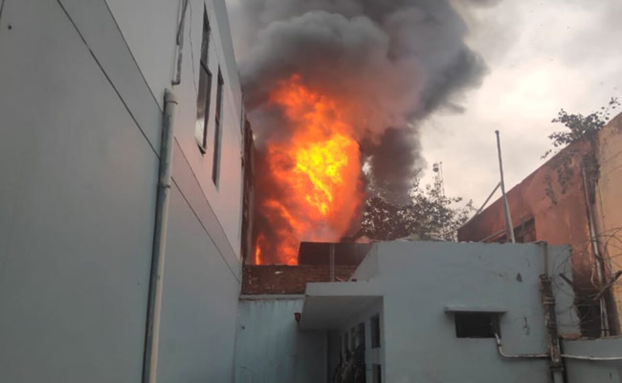Massive fire breaks out in slums of Transport Nagar in Delhi’s Punjabi Bagh; no casualty reported