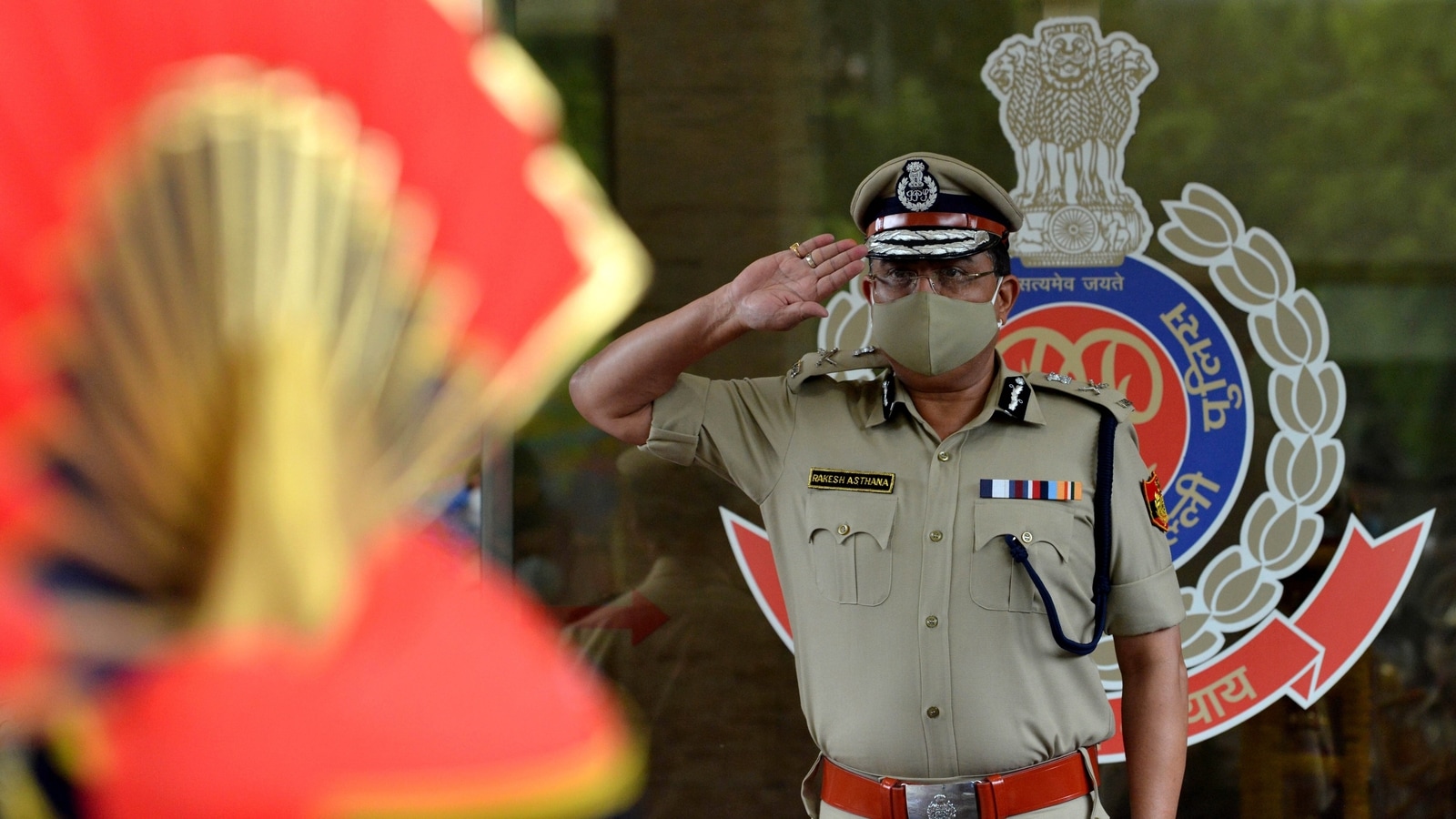 Delhi L-G transfers 11 police officials, including 3 women IPS officers