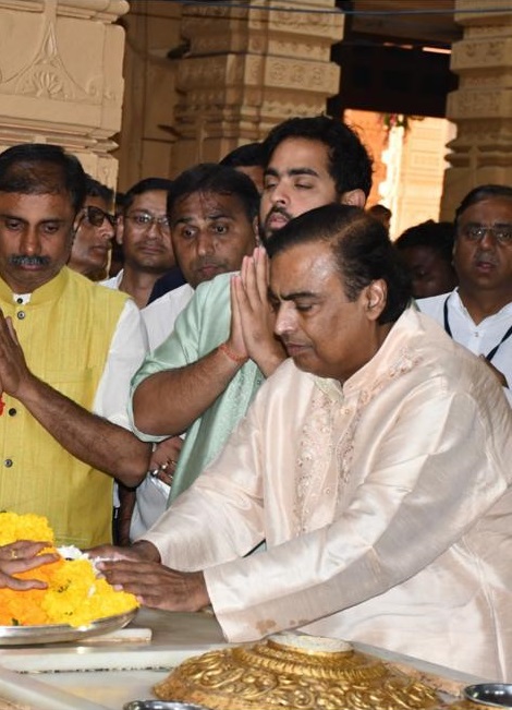 Mukesh Ambani and his son visited Somnath Mahadev, donated Rs 1.5 crore to temple trust