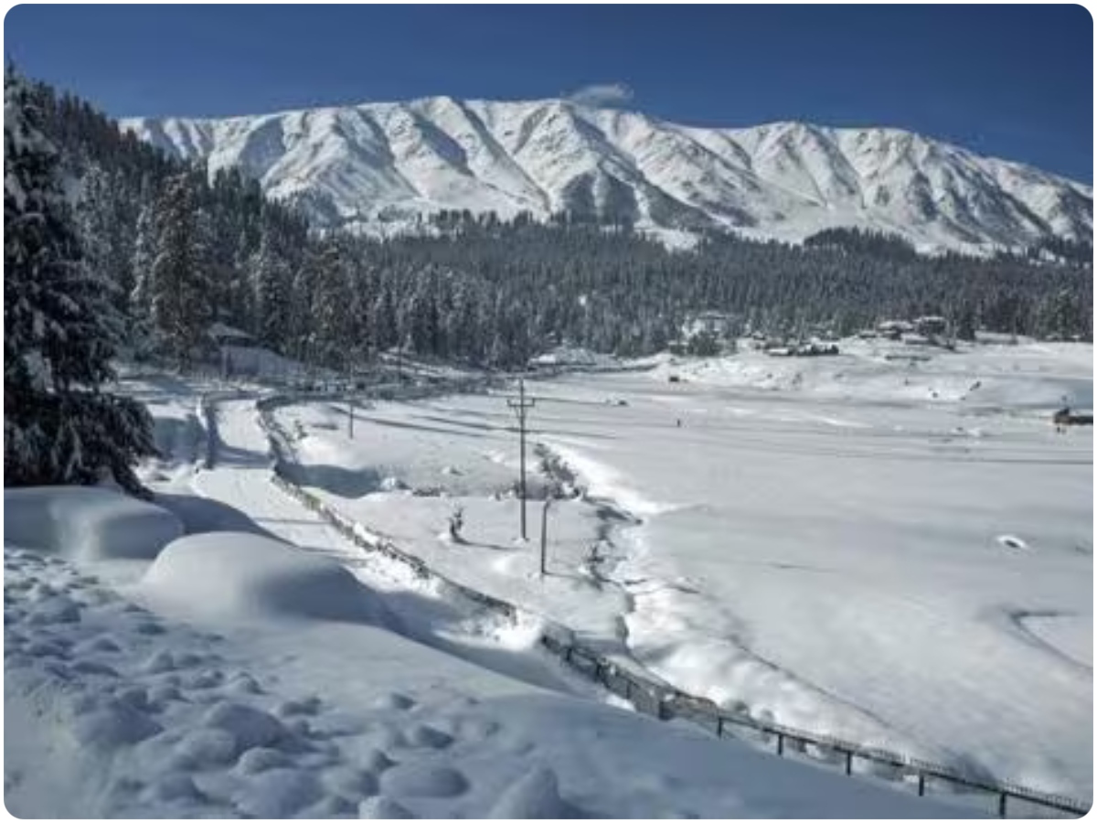 Heavy avalanche strikes upper reaches of Jammu-Kashmir’s Gulmarg Skiing Resort, Several feared trapped | Watch