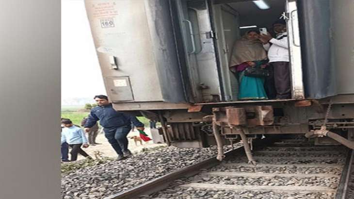 Bettiah train accident: 5 Bogies of Satyagrah Express detach from engine near Majhaulia station in Bihar; Probe launched