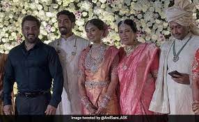 Salman Khan attends Pooja Hegde’s brother’s wedding ,poses with actress’ family