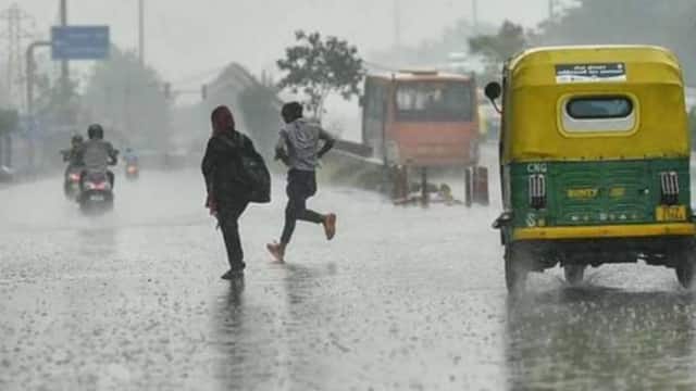 IMD forecast predicts light to moderate rain and snowfall occur in HP, Sikkim and Arunachal Pradesh during the next 24 hours