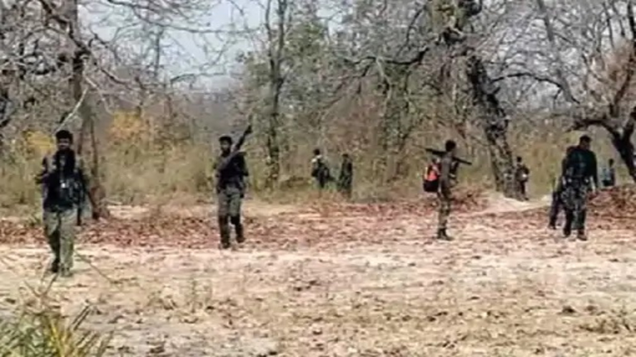 Chhattisgarh: Encounter between security forces and Naxalites in Sukma, 3 jawans of DRG martyred and 2 serious