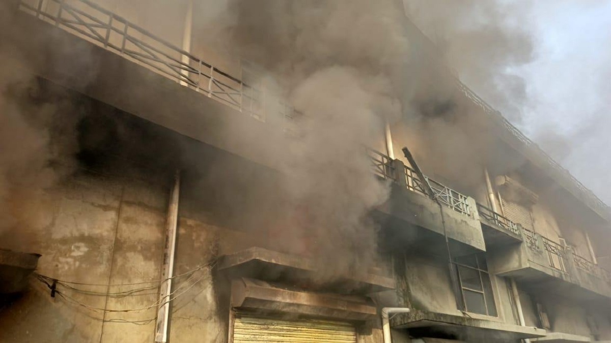 UP: Massive fire breaks out in clothing showroom in Mathura, 6 fire tenders rushed to spot