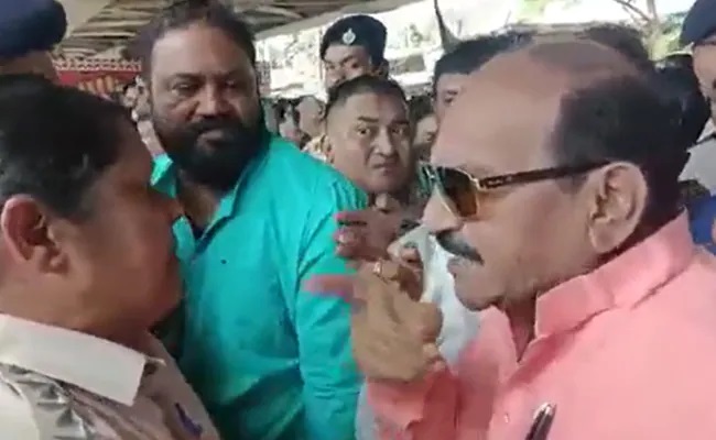 Odisha BJP leader “pushed” woman cop during protest in Sambalpur, video goes viral | Watch
