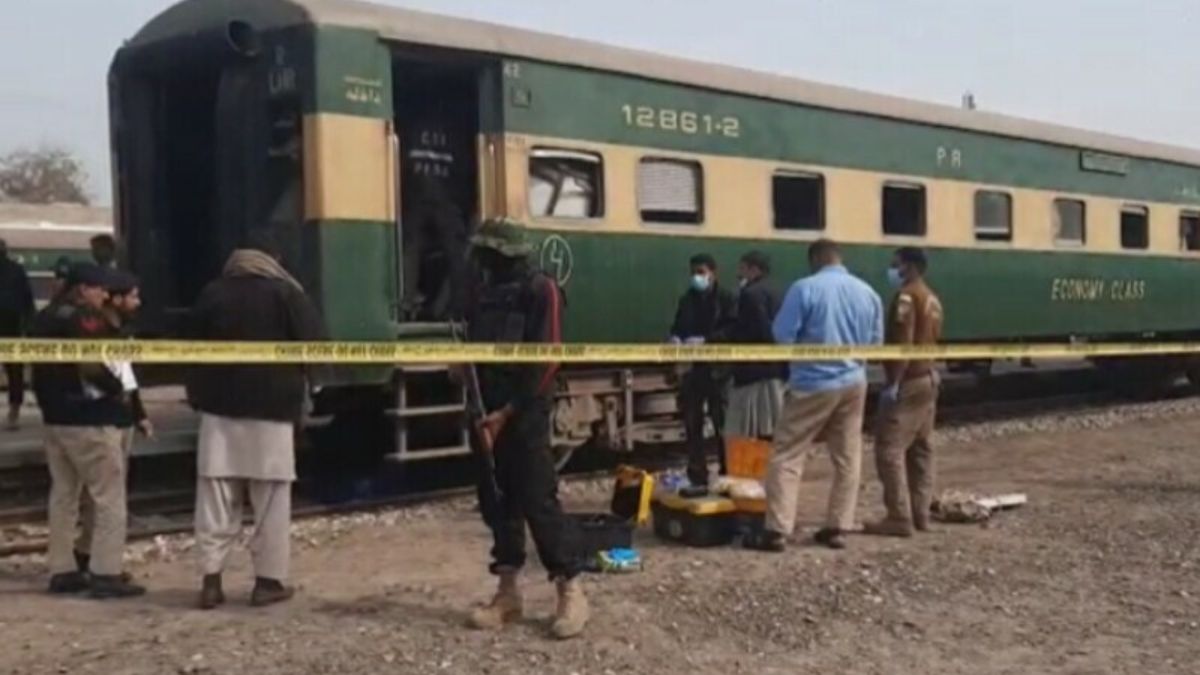 Pakistan: Explosion in Jafar Express, 2 killed and 4 injured, second blast within a month