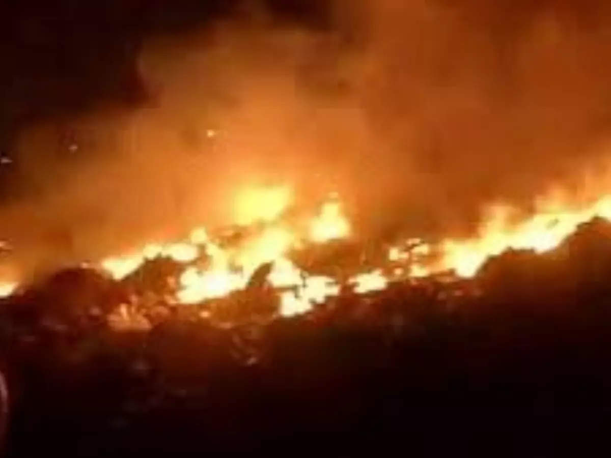 Massive fire breaks out at Turbhe dumping yard in Navi Mumbai