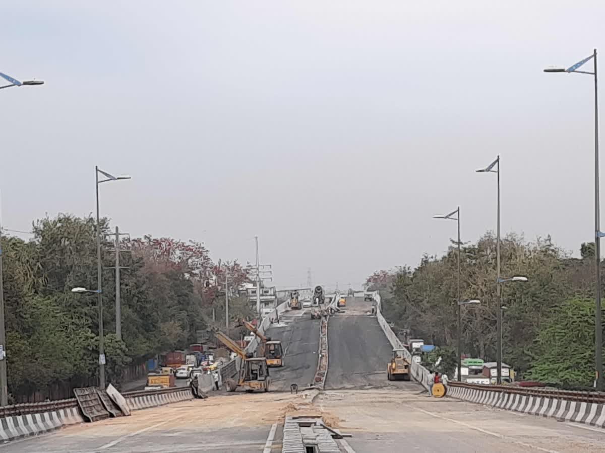 Ashram flyover will thrown open to the public on Monday.
