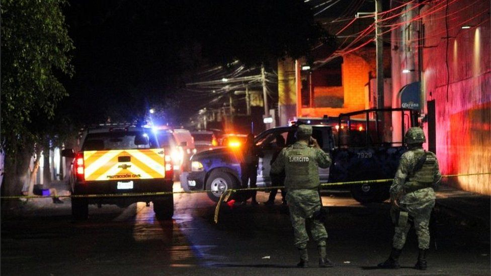 10 people killed and five injured in mass shooting at Central Mexico bar