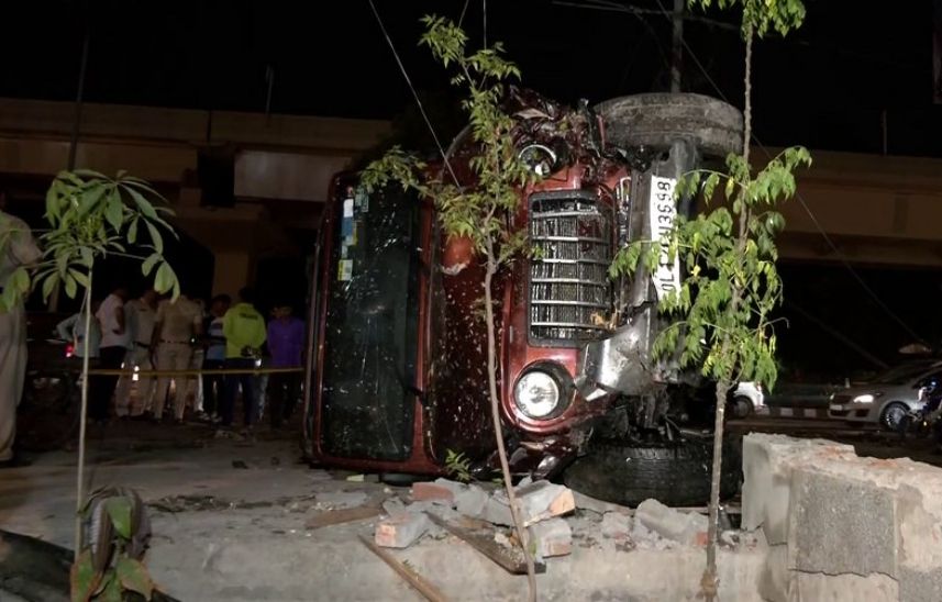 Delhi: Speeding SUV crushes many people, also hit 2 vehicles near Malai Mandir; Several injured