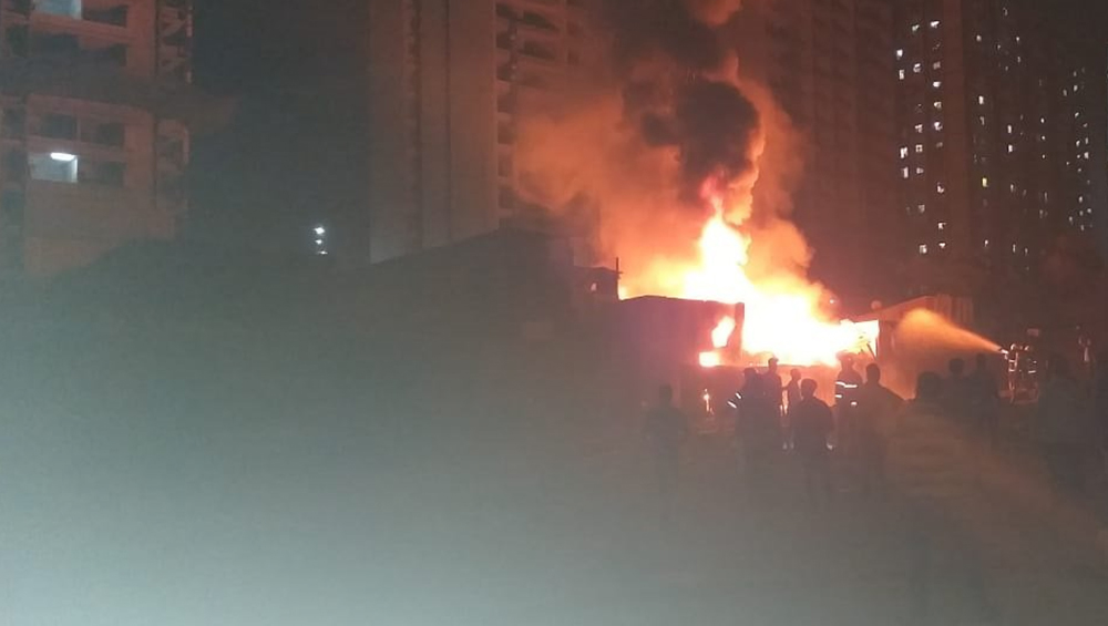 Mumbai: A massive fire broke out in the furniture market of Jogeshwari area, 8 fire tenders present on the spot