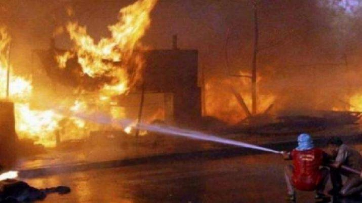 Delhi: Massive fire breaks out at a paint shop in Jaitpur, Kirari areas; 2 Dead