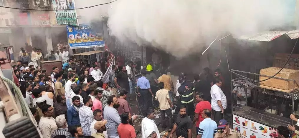 Mumbai: Fire breaks out after blast in transformer in Thane, fire tenders on spot; One dead