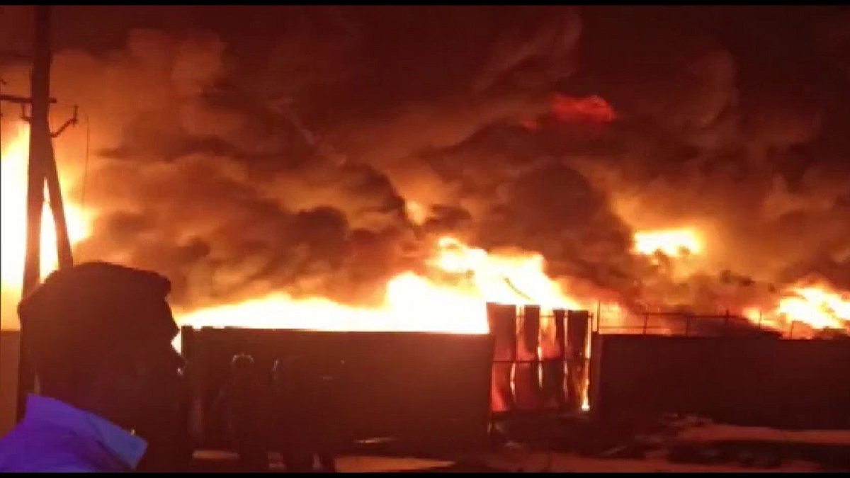 Gujarat: Massive fire breaks out in chemical factory in Vadodara; No injuries reported yet
