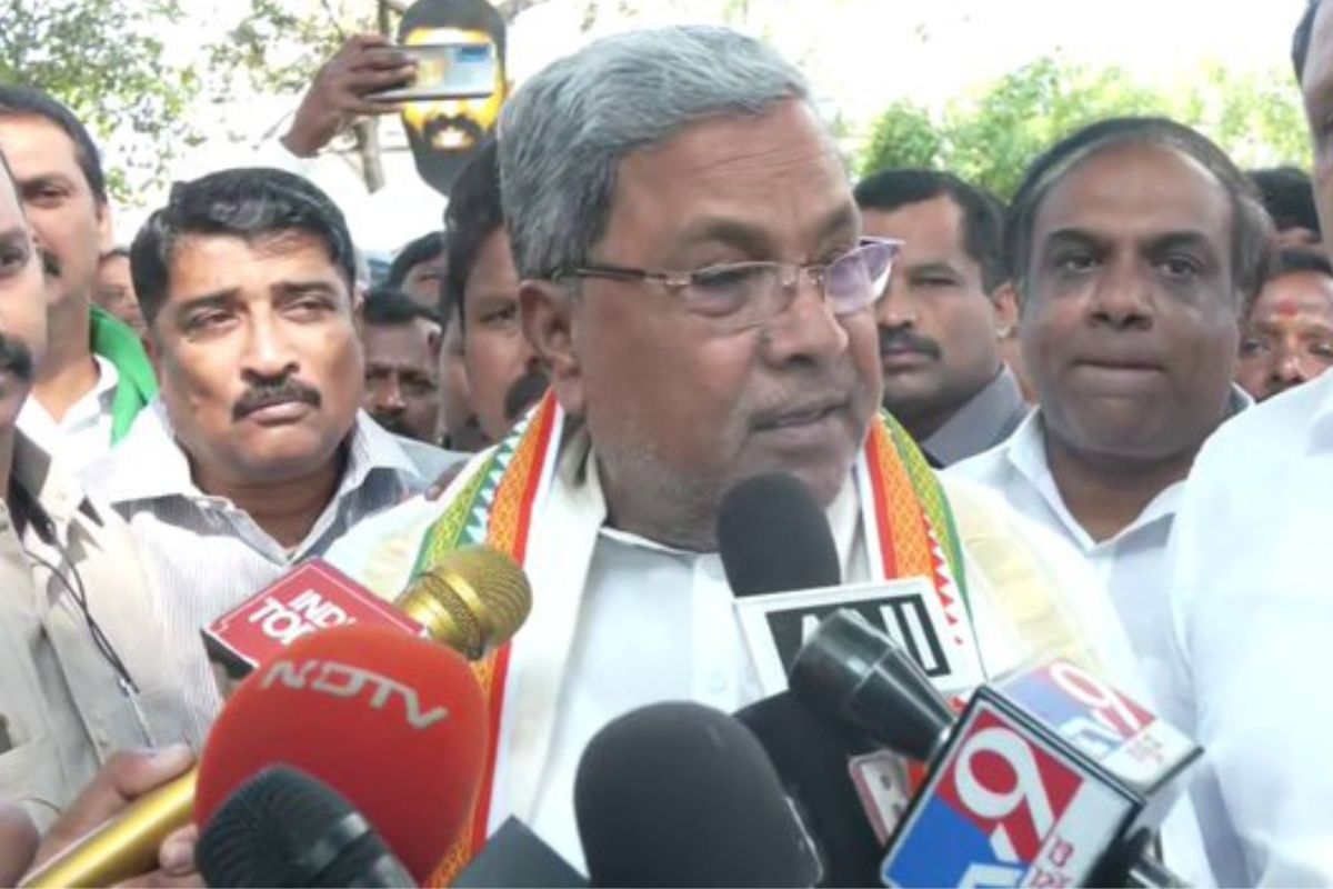 Karnataka: Former CM Siddaramaiah in custody, protesting for arrest of BJP MLA accused of taking bribe
