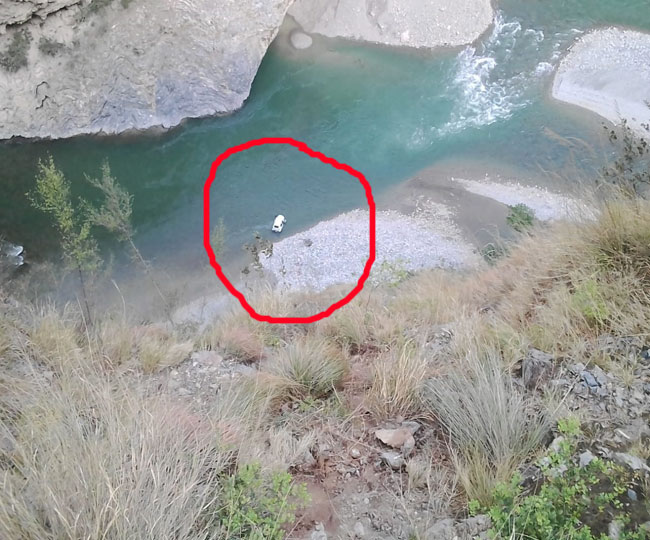 Tragic accident on Uttarakhand-Himachal border, four people in the car died on the spot