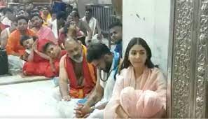 Madhya Pradesh: Anushka Sharma-Virat Kohli visit Mahakaleshwar temple in Ujjain | Watch video