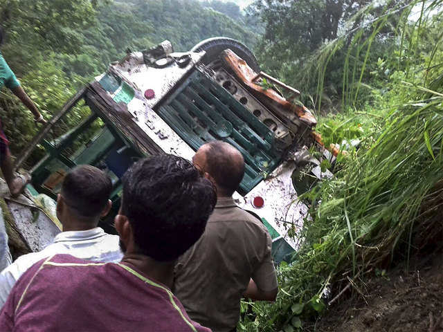 10 Killed and many injured after a bus falls into gorge at Jammu-Srinagar National Highway