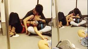 Indecent act again in Delhi Metro, girl lying on the floor kisses the young man, video viral