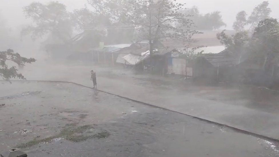 Heavy rain, speed winds as cyclone Mocha hits coastal areas of Bangladesh and Myanmar