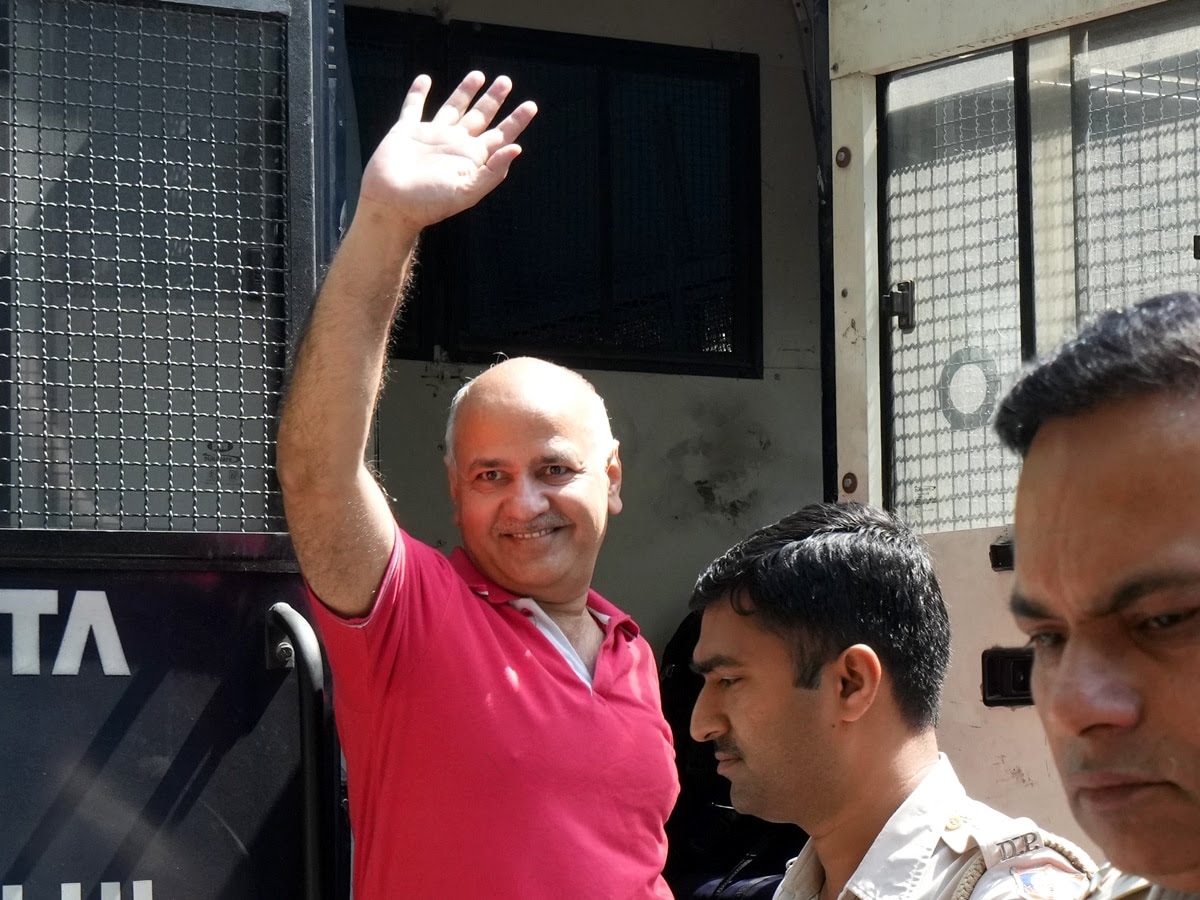 Delhi: AAP leader Sisodia arrives at his residence to meet his ailing wife after HC 7-hour bail