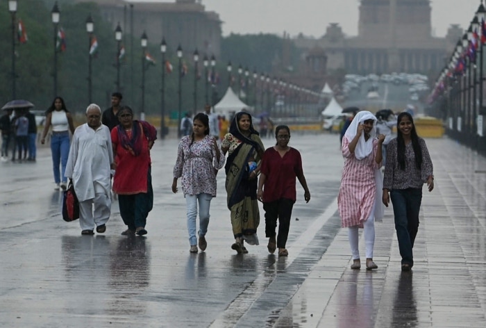 IMD issues orange alert for heavy rain in these states today, clouds in Delhi-UP
