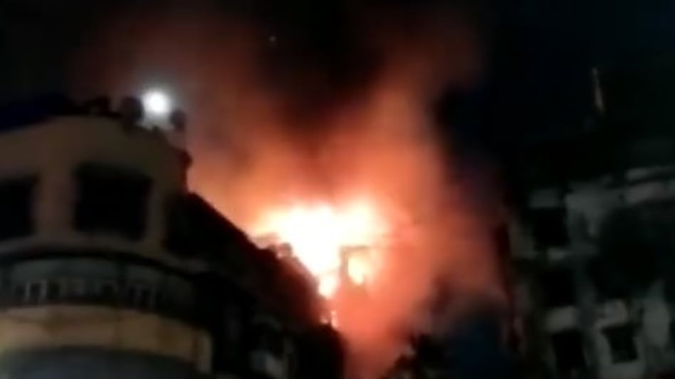 Delhi: Fierce fire broke out in the battery godown, 10 fire tenders present on the spot
