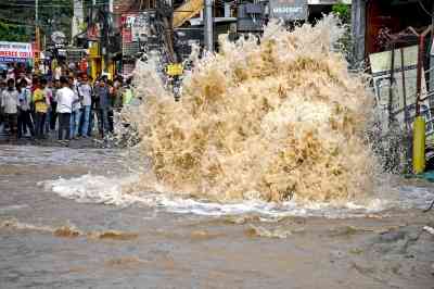 Assam: Guwahati Jal Board water pipeline burst, leads to Flood-Like situation