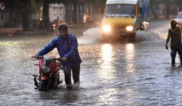 IMD issues heavy rain alert for next 3 days in 22 states including Delhi