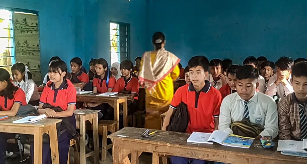 Schools from class 1 to 8 opened in Manipur, internet ban extended again