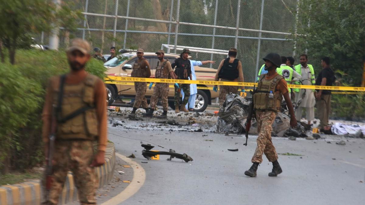 Pakistan: 1 soldier killed, many injured after Suicide bomber attacks on security forces convoy