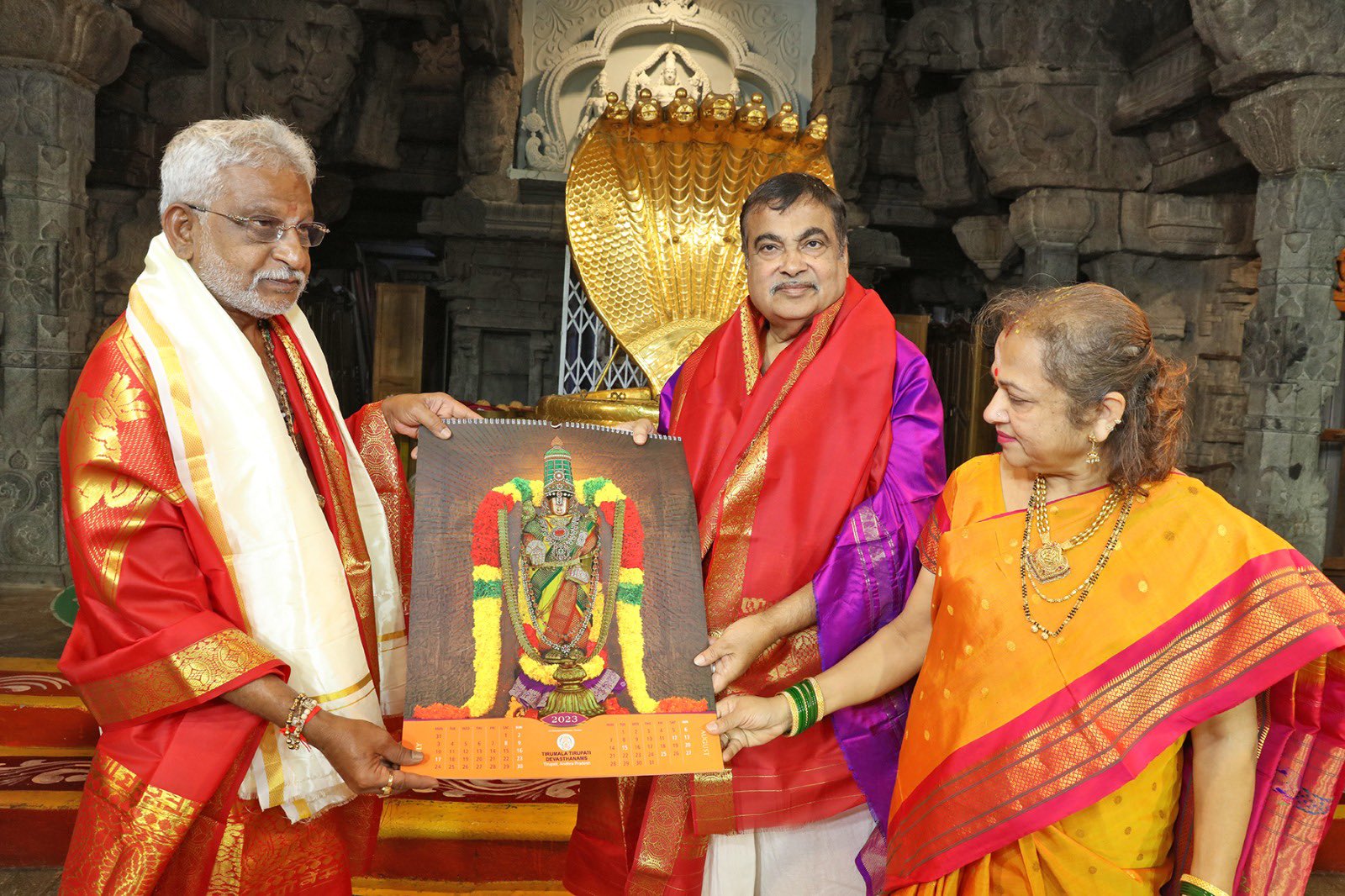 Union Minister Nitin Gadkari visited Sri Venkateswara Swamy in Tirupati with his family