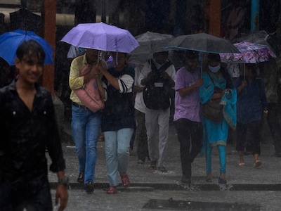 IMD predicts light rain occurs in Delhi-NCR today, Orange alert in 12 states