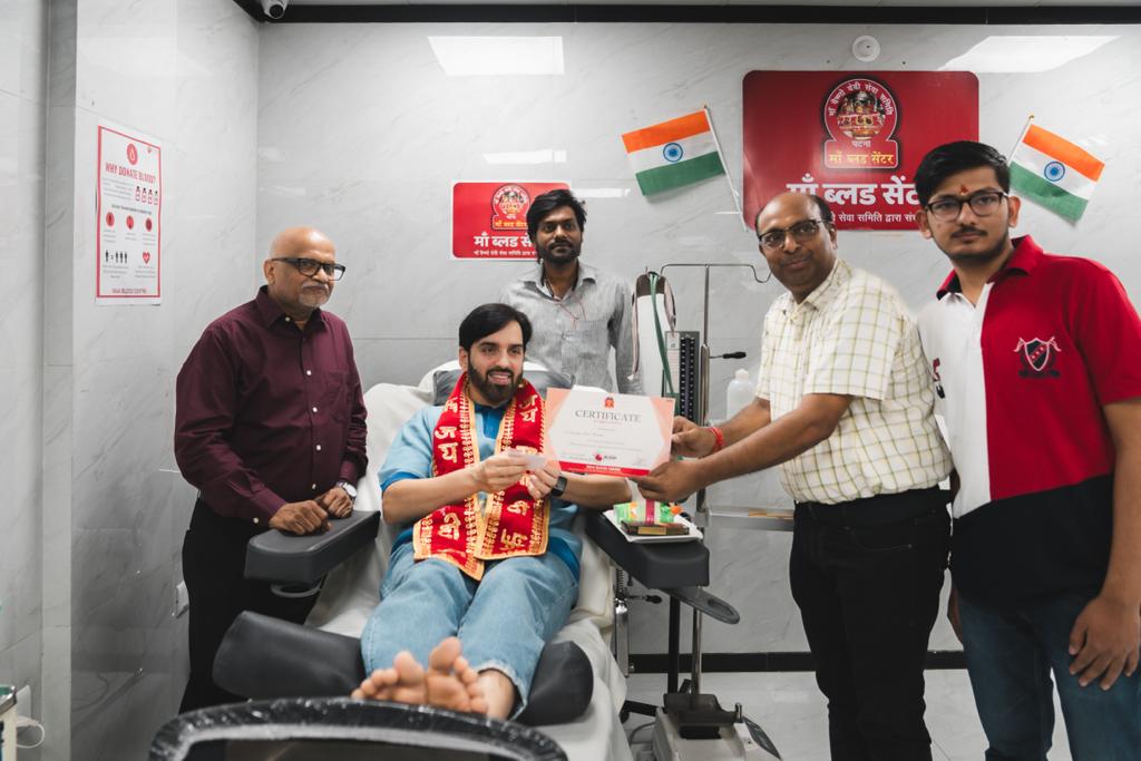 Luv Sinha donates blood to motivate others to do the same at Patna’s ‘Maa Blood Centre’