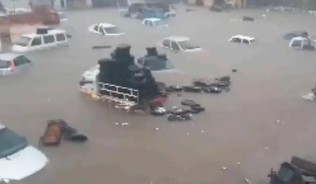 Heavy rains cause flooding in Gujarat; waterlogged, cars submerged