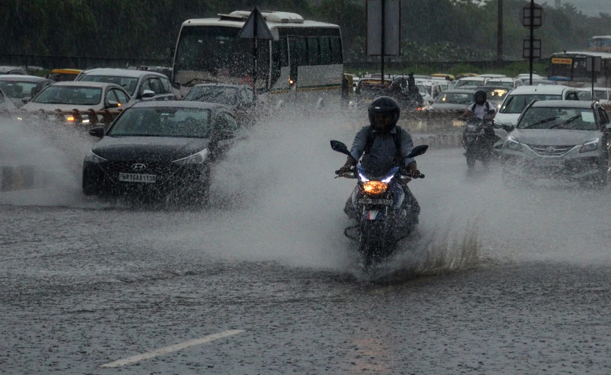 Heavy rain lashes parts of Delhi-NCR; Waterlogging, traffic affected, more rain likely