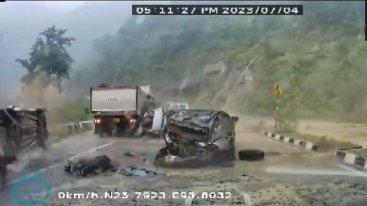 Massive boulder smashes cars due to landslide in Nagaland; 2 Dead, several injured