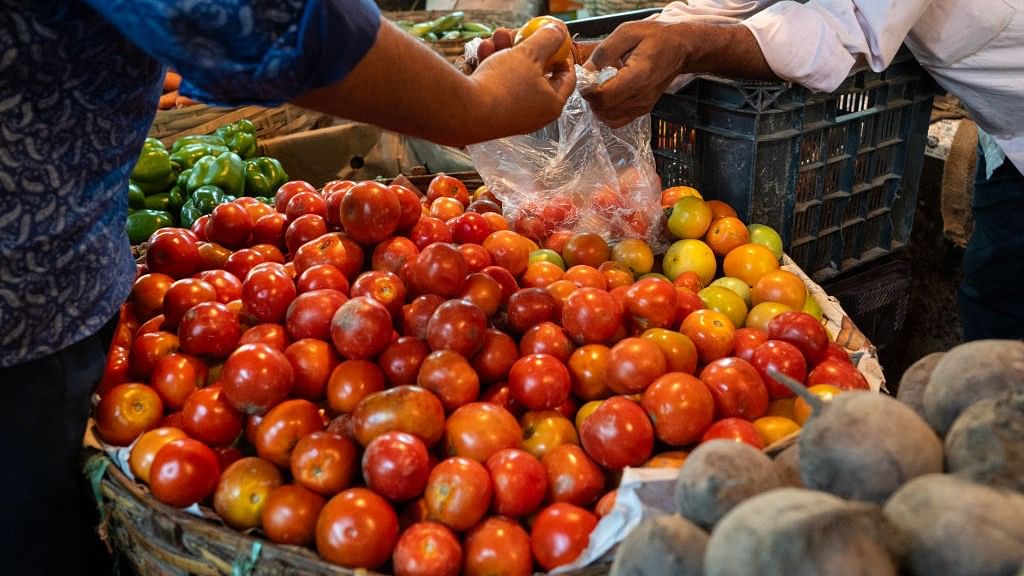 Bengaluru: TN couple arrested for hijacking truck carrying 2.5 tonnes of tomatoes