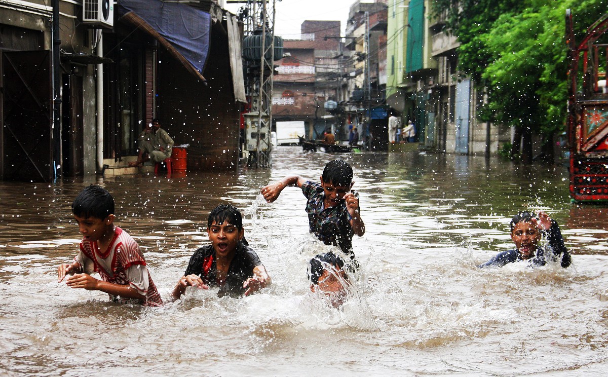 IMD issues heavy rains in many areas of the country till July 29, red alert for Mumbai