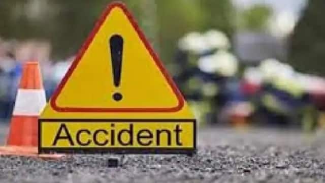 UP: 5 people killed and 4 injured after car and tempo collided in Kheragarh