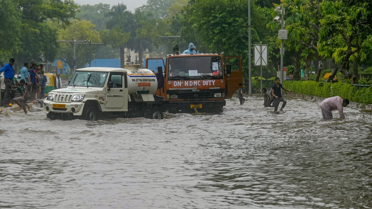 Yamuna water level continues to recede; IMD issues heavy rainfall alert for next two days in many parts of India