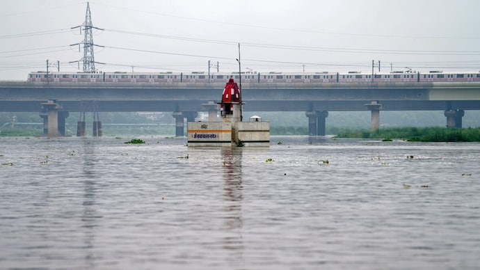 Delhi: Yamuna river water level rises above danger mark once again after heavy rains