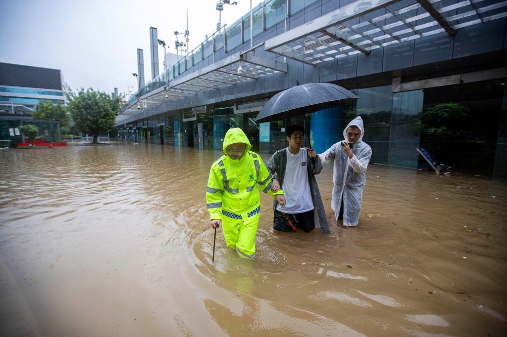 Heavy downpour in Hong Kong and southern China forces to evacuate thousands of people | Watch