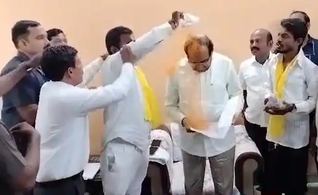 Maharashtra Man Thrashed As He Throws Turmeric Powder On Stat